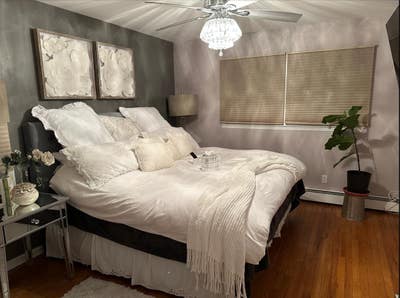 Beautiful Contemporary Room Main Photo