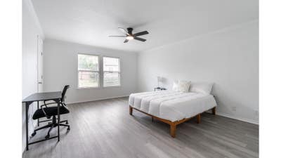 Biggest home in San Antonio! Modern Oversized Room Main Photo