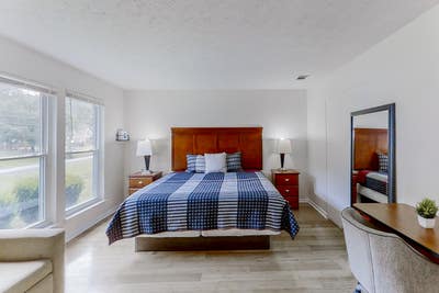  ELEVATED Rooms Decatur•Workspace • Private Entran Main Photo