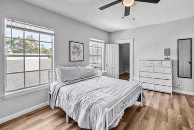 ️ Large and Comfy Rooms  ️ Work Desks and Seating  Main Photo
