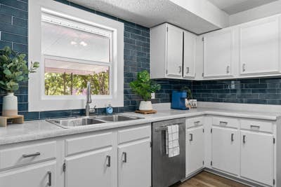  Renovated Vibes in Live Oak Modern Style + Chill  Main Photo