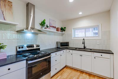 Private Bath 6 People Total Atlanta's #1 Host!   — Main Photo