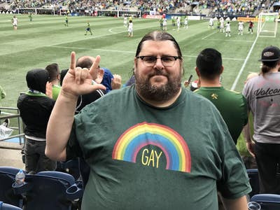 Gay guy looking for compatible female roommates  Main Photo