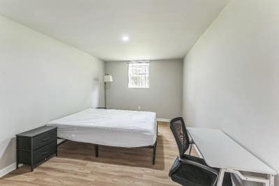 R6 Private Room in Newly Renovated House Share Main Photo