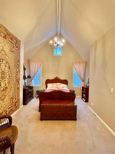 Furnished Antique Bedroom_ Female Only Main Photo