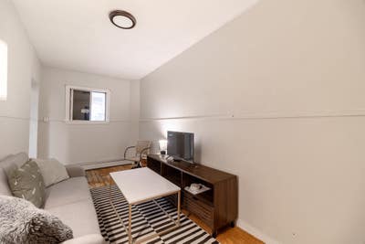 Room in Allston on a flexible lease Main Photo