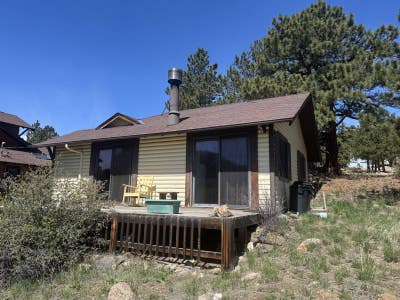 Charming year round Cottageclose to townquiet neig Main Photo