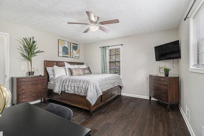 ⭐ Resident Favorite ⭐  Stone Mountain House near B Main Photo