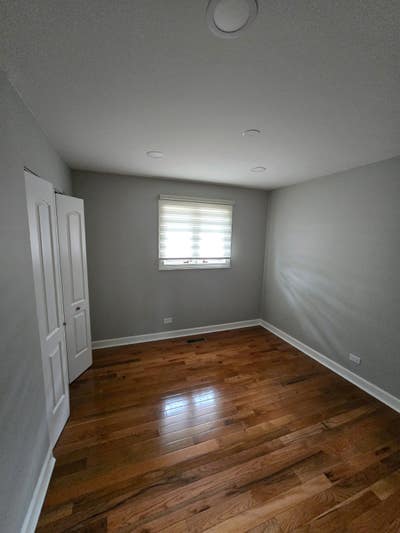 Clean Remodeled Room Main Photo