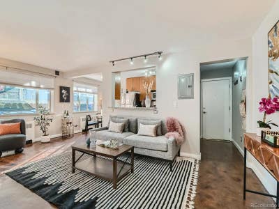2 Covered Parking Spaces 1 Bed  1 Bath Condo in th Main Photo