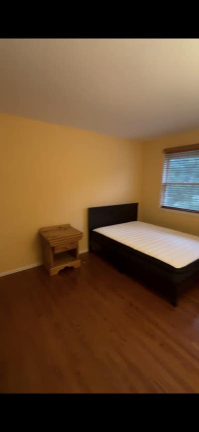 Room for rent in house  Main Photo