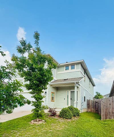 Room for Rent: No Security Deposit! One Room. One Main Photo
