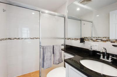 4 Bed beautifully decorated in the LES! Main Photo