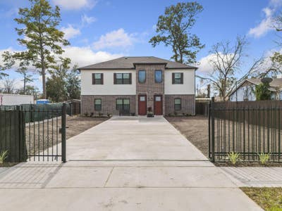 Brand New luxury duplex with all bedrooms having i Main Photo