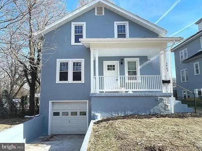 Newlyrenovated & highquality Brentwood House with  Main Photo