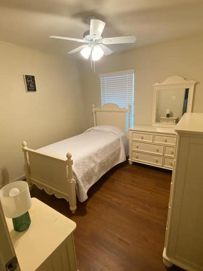 Roommate Wanted Female Preferred Main Photo