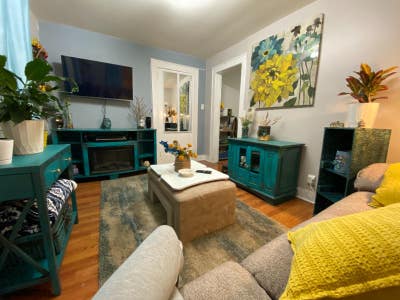 1 Bdrm: LovelyCuteSunnyCozy 2 flCentrally Main Photo