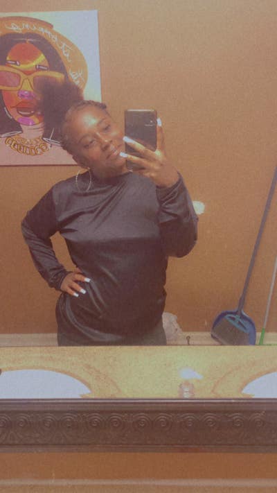 Woman looking for a room in Hampton ASAP Main Photo