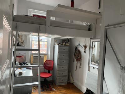 Nice sunny clean room Main Photo