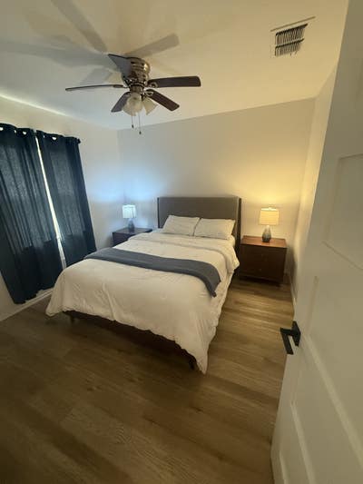 Room in Carrollton Main Photo