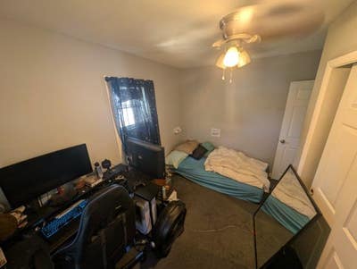 House room for rent in quiet neighborhood Main Photo