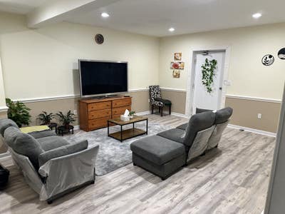 Private room available in Teaneck  Main Photo