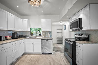 Spacious Southside Estates Home Main Photo