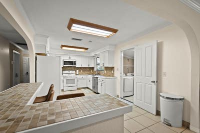  FREE WEEK ON US! Room 1 Dual Occupancy  Large Pri Main Photo