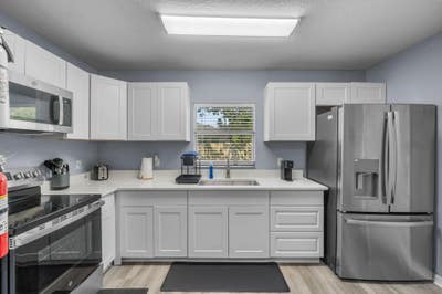 ⭐ Newlyrenovated  ⭐ TAMPA home with dining area. C Main Photo