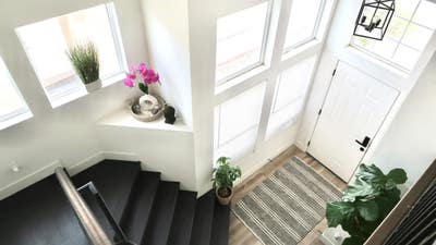 Smart TV's, Newlyrenovated, NO Carpet, HighEnd Mod Main Photo