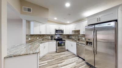 Tampa House with Living room. Beautiful & highqual Main Photo