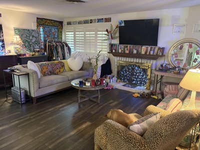 Relax and meander around this artfully decorated h Main Photo