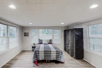  Beautiful Stone Mountain property! Spacious Bedro Main Photo