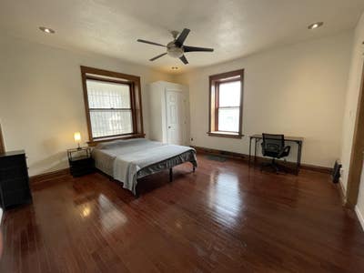 Huge Renovated KC Home, Next to Bus Stop Main Photo