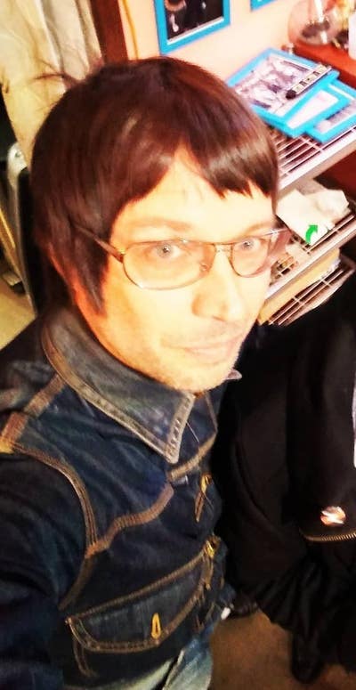 Looking for.a room with private bathroo To Move in Main Photo