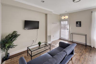 3 bed in Columbia Heights on a flexible lease Main Photo