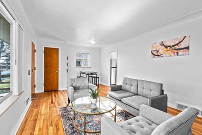 Superhost! Great Location! Walk to Store, Restaura Main Photo