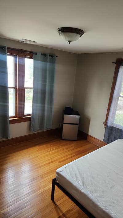 Cozy room for rent Main Photo