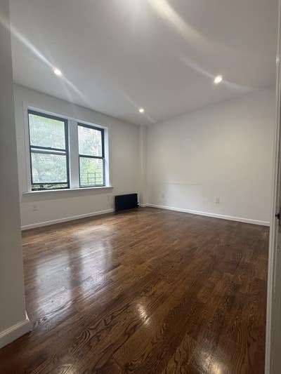 601 W 176 Super spacious room in new 3bed2bath W/D Main Photo