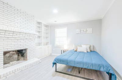  Rarely Available 🥰  Right off Memorial Drive  Wa Main Photo