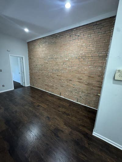 Updated Modern Townhouse For Rent! Main Photo