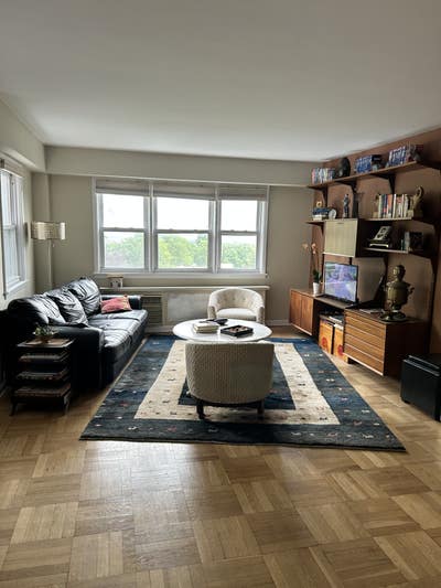 Large room/private bath/in a big apartment Main Photo