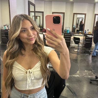 Female looking for a room in Long Beach area Main Photo