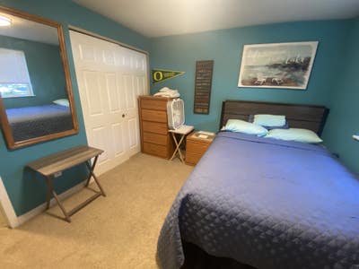 Fall Quarter! Furn Room/Wifi/Util/Kitchenette/Bus! Main Photo