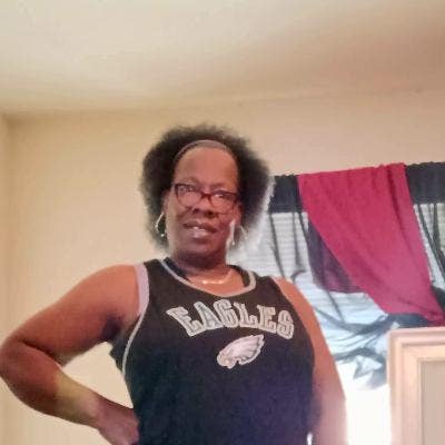 55 year old Female seeks a large room Main Photo