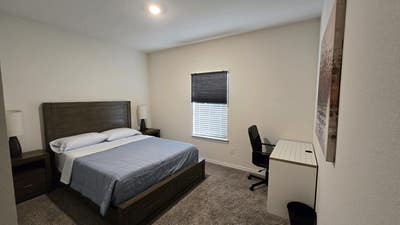 Private bedroom designed for professionals Main Photo