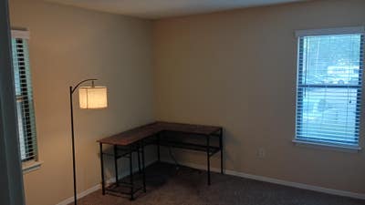 Room & full bath available in spacious apartment Main Photo