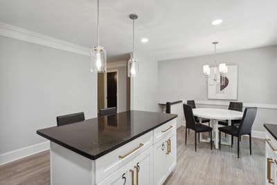 ** TopRated Host!  Renovated  Furnished Rooms 🛏 w Main Photo