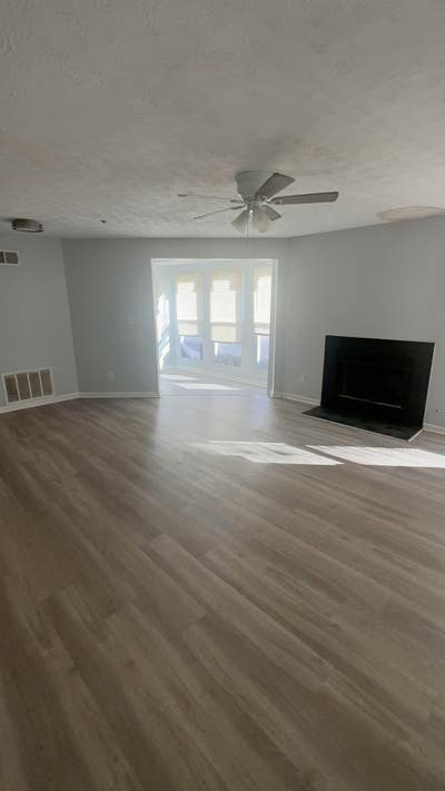 Newly Listed Renovated Apartment Prime Stone Mount Main Photo
