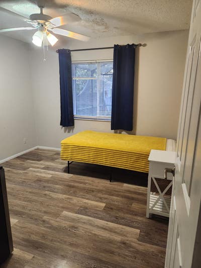 Room for rent Main Photo